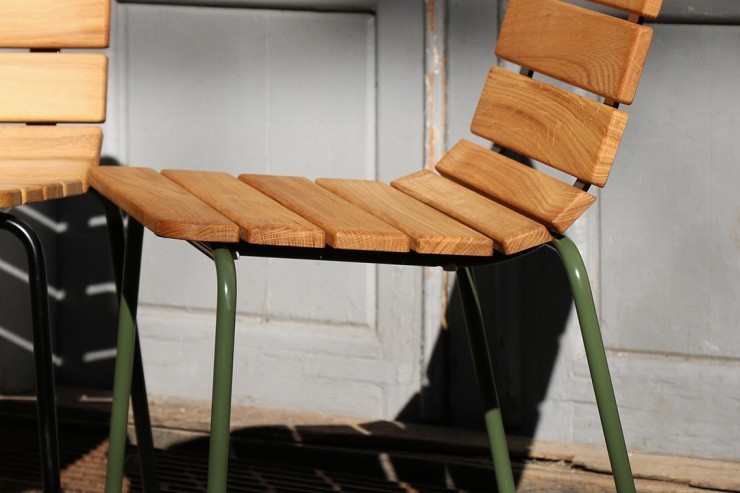 11th stoel - zitting van hout en frame van staal 11th stoel - zitting van hout en frame van staal