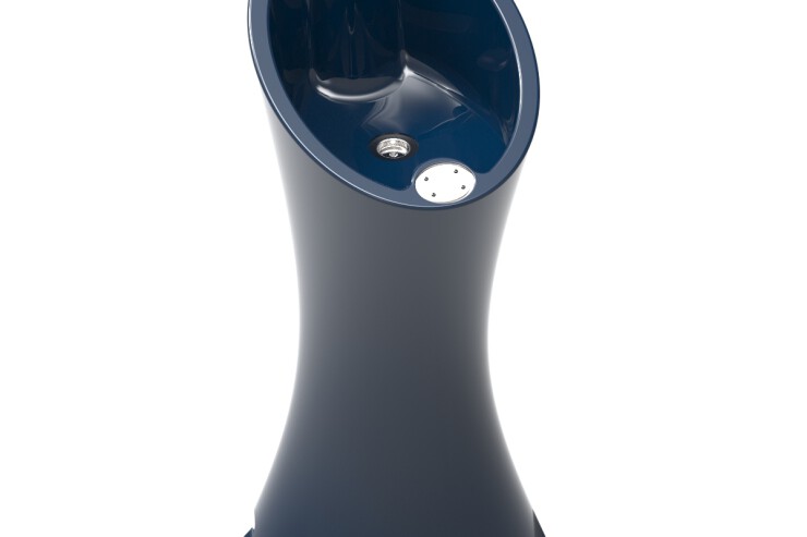 Fontein van polyethyleen en RVS Fontein van polyethyleen en RVS