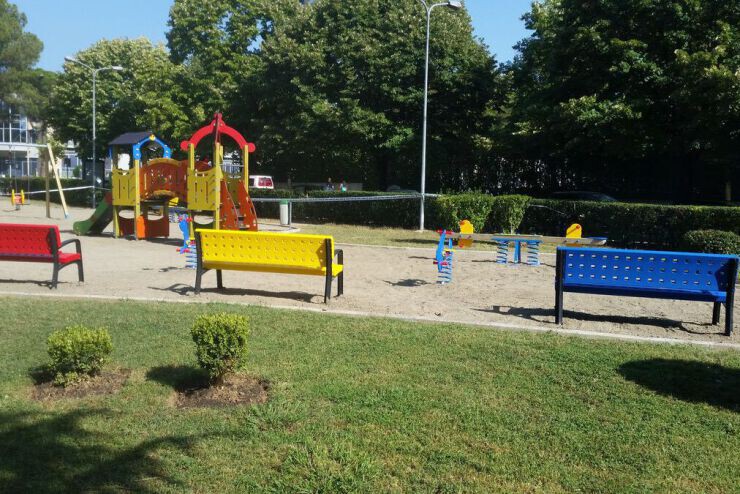 Bank Modo van polyetyleen - 10 vrolijke kleuren Bank Modo van polyetyleen - 10 vrolijke kleuren