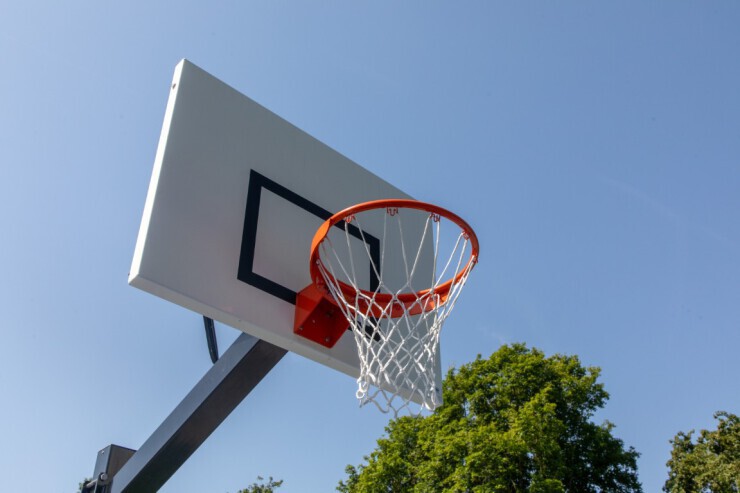 Basketbalpaal voor grondmontage - voor op het schoolplein Basketbalpaal voor grondmontage - voor op het schoolplein