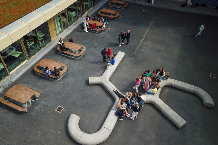 Cinnamon modulaire zitelementen - ontmoeten, spelen en bewegen op het schoolplein Cinnamon modulaire zitelementen - ontmoeten, spelen en bewegen op het schoolplein