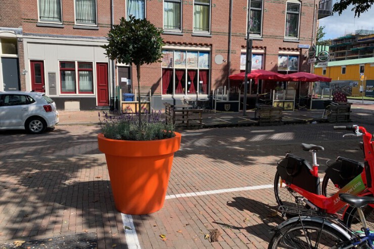 Mega grote bloempotten van kunststof Mega grote bloempotten van kunststof