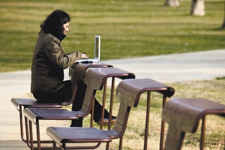 El Poeta Bank is toepasbaar in de (semi) openbare ruimte El Poeta Bank is toepasbaar in de (semi) openbare ruimte