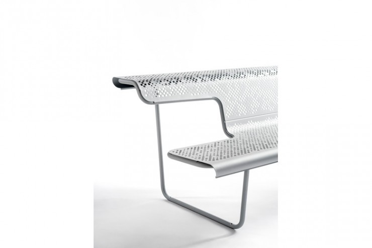 El Poeta Bank in zilvergrijze kleur El Poeta Bank in zilvergrijze kleur