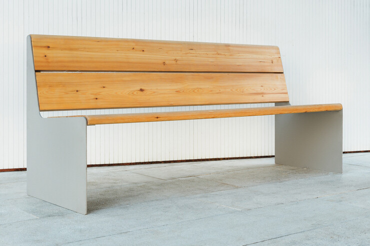 Hey wachtbank geplaatst in een entreehal van een appartementencomplex Hey wachtbank geplaatst in een entreehal van een appartementencomplex