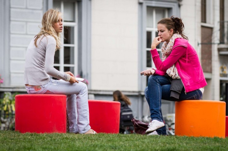 HopOp 500 kruk voor de openbare ruimte om te zitten HopOp 500 kruk voor de openbare ruimte om te zitten