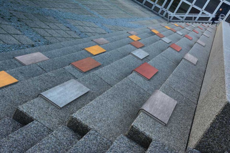 Il posto zitjes gemonteerd op traptreden in 6 kleuren Il posto zitjes gemonteerd op traptreden in 6 kleuren