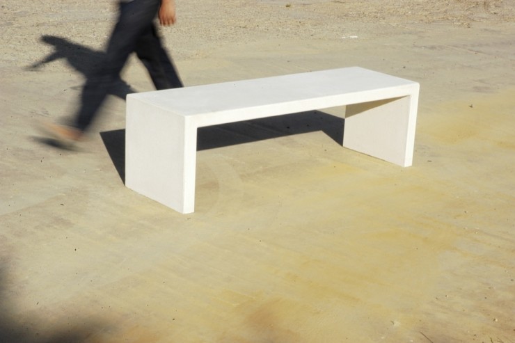 Lamina bank - moderne toevoeging aan (semi-) openbare ruimte Lamina bank - moderne toevoeging aan (semi-) openbare ruimte