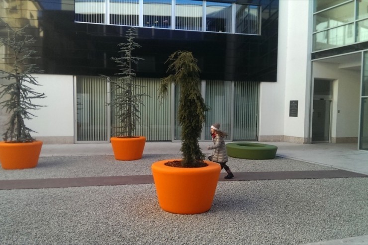 Loop Cone plantenbak een kleurrijke ronde bak