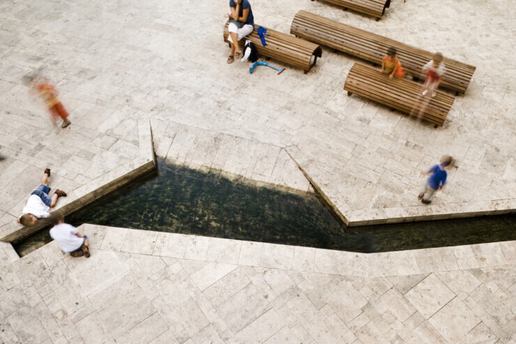 Esthetische eenvoud en tijdloze uitstraling Maki bank - Esthetische eenvoud en tijdloze uitstraling