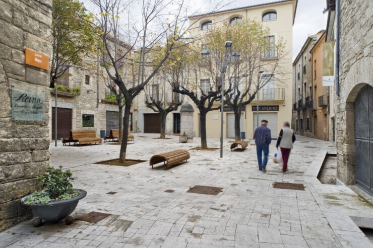 Esthetische eenvoud en tijdloze uitstraling Optimaal zitcomfort op de Maki bank