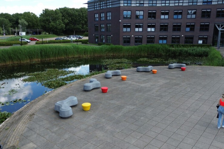 Obstruct zitelementen als sociale ontmoetingsplek op het schoolplein Obstruct zitelementen als sociale ontmoetingsplek op het schoolplein