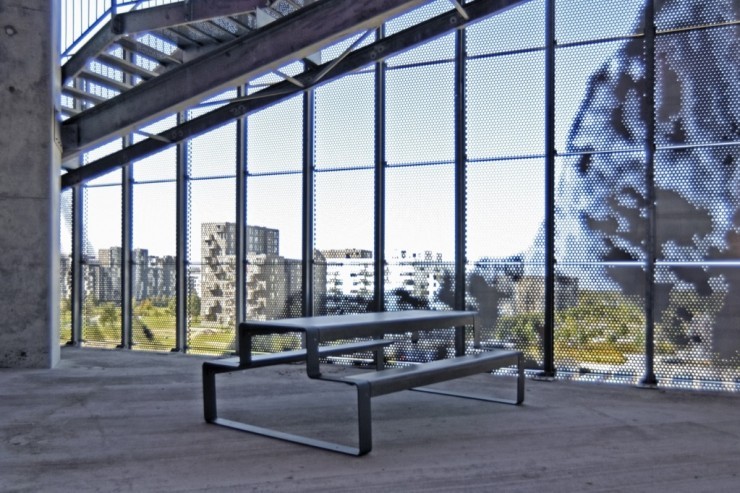 Outline picknicktafel kent een strak en modern design Outline picknicktafel kent een strak en modern design