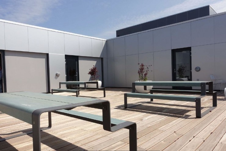 Outline picknicktafel voor buiten op het terras Outline picknicktafel voor buiten op het terras