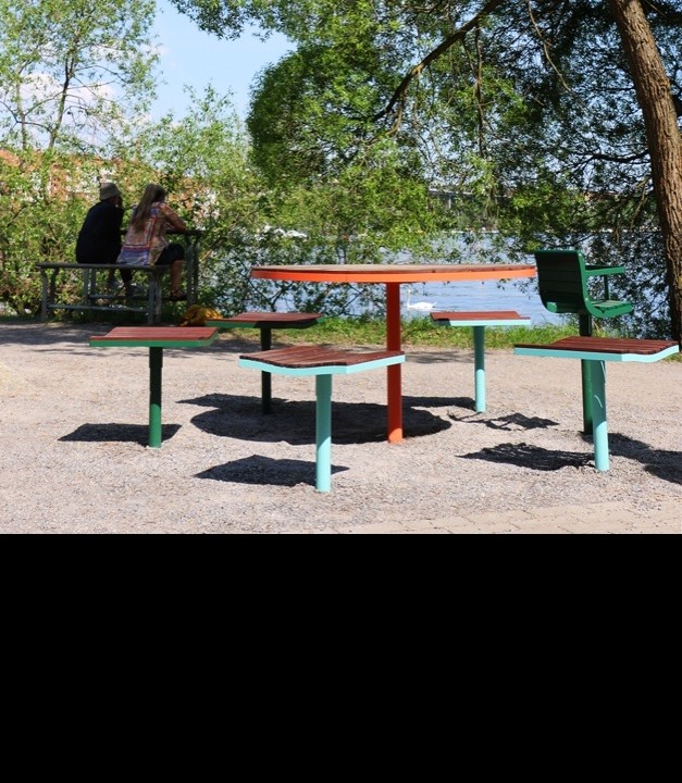 Parco tafel ook geschikt voor speeltuinen, tuinen en pleinen Parco tafel ook geschikt voor speeltuinen, tuinen en pleinen