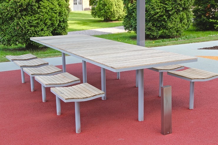 Parco tafel met bijpassende Parco stoelen voor een gezellige buitenplek Parco tafel met bijpassende Parco stoelen voor een gezellige buitenplek