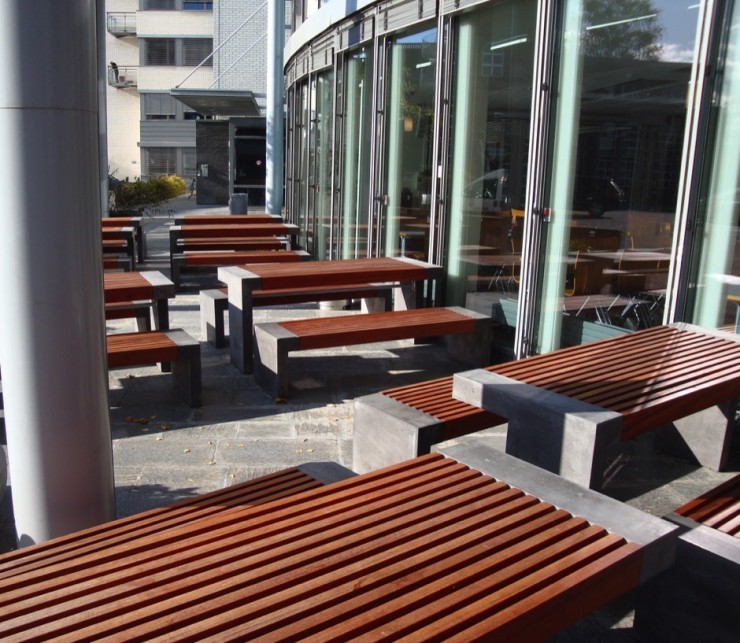 Paxa tafel kenmerkt zich daar haar ingetogen, robuuste stijl Paxa tafel kenmerkt zich daar haar ingetogen, robuuste stijl