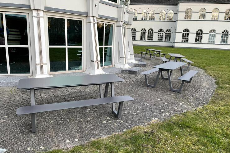 Picnic HPL Picknicktafel op terras van hotel citizenM Picnic HPL Picknicktafel op terras van hotel citizenM