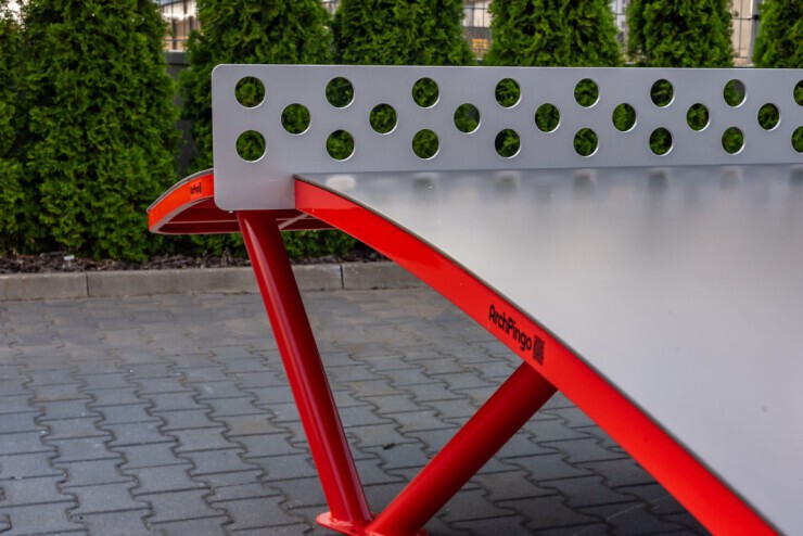 ArchPingo tafel voor het spel Teqball met een vast net van roestvrijstaal staalgaas ArchPingo tafel voor het spel Teqball met een vast net van roestvrijstaal staalgaas