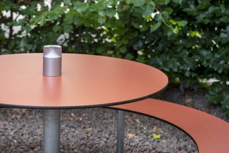 Plateau-I ronde picknicktafel met Point Sun verlichting Plateau-I ronde picknicktafel met Point Sun verlichting