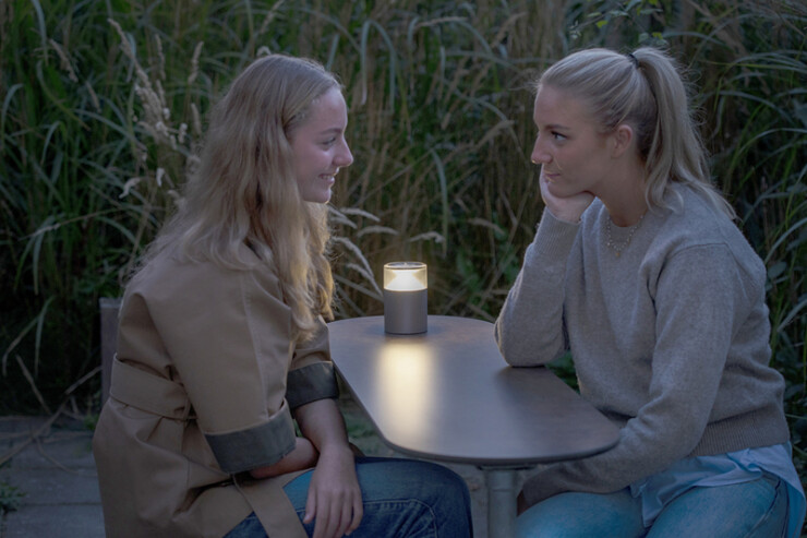 Heerlijk chillen op de 2 persoons- picknicktafel Heerlijk chillen op de 2 persoons- picknicktafel