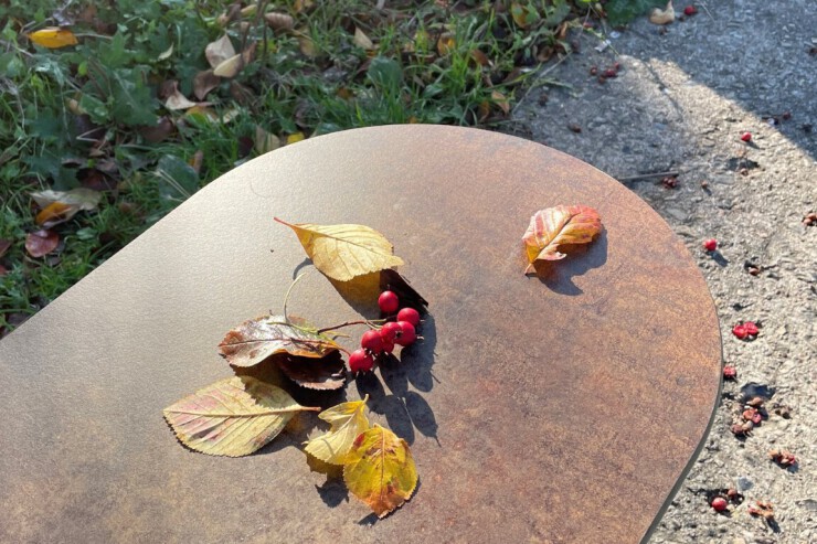 Zitvlak gemaakt van HPL en bestand tegen ieder weertype Zitvlak gemaakt van HPL en bestand tegen ieder weertype