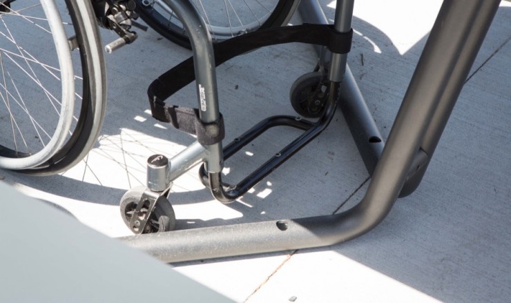 Plateau-I picknicktafel is gemaakt van thermisch verzinkt staal Plateau-I picknicktafel is gemaakt van thermisch verzinkt staal