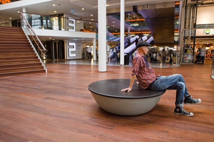 Saturnus zitelement - Ronde bank met plantenbak Saturnus zitelement - Ronde bank met plantenbak