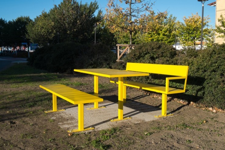 Sidewalk tafel geschikt voor openbare ruimte, publiek park of landschap