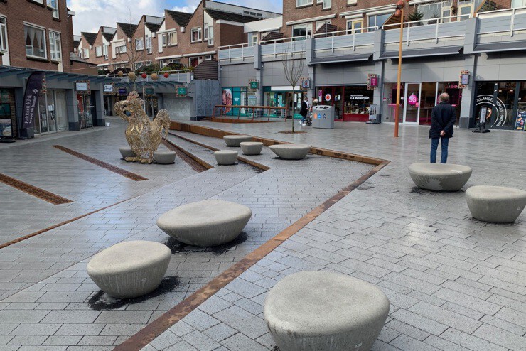 Supercell zitelementen - in een winkelcentrum Supercell zitelementen - in een winkelcentrum