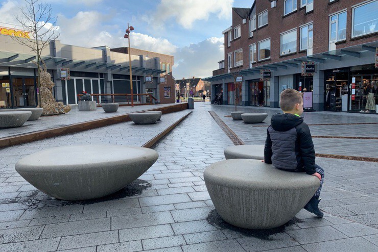 Supercell zitelementen - in een winkelcentrum Supercell zitelementen - in een winkelcentrum