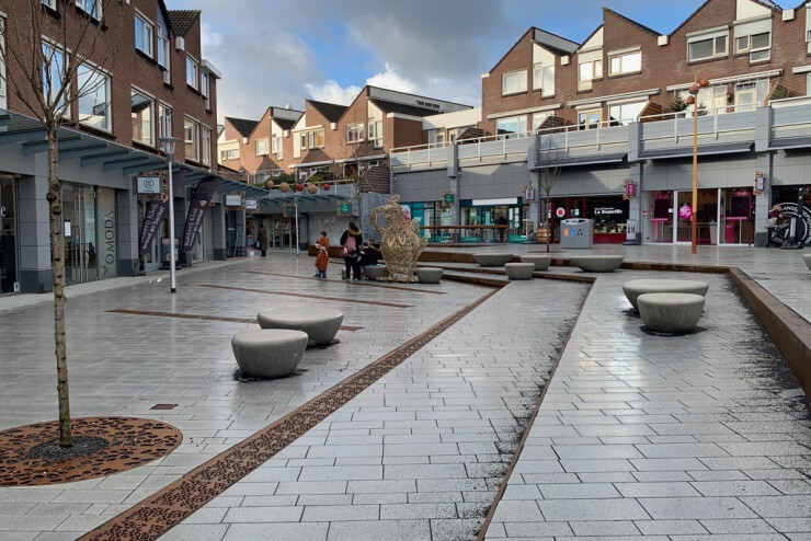 Supercell zitelementen - in een winkelcentrum Supercell zitelementen - in een winkelcentrum