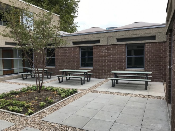 Picnic HPL picknicktafel veel gebruik op scholen Picnic HPL picknicktafel veel gebruik op scholen