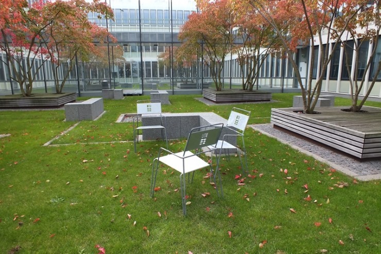 Amager stoel is geschikt voor binnen en buiten Amager stoel is geschikt voor binnen en buiten