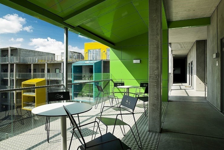 Amager stoel geschikt voor de openbare binnen- en buitenruimte Amager stoel geschikt voor de openbare binnen- en buitenruimte