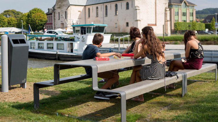 Outline picknicktafel voor buiten en tegen ieder weertype bestendig