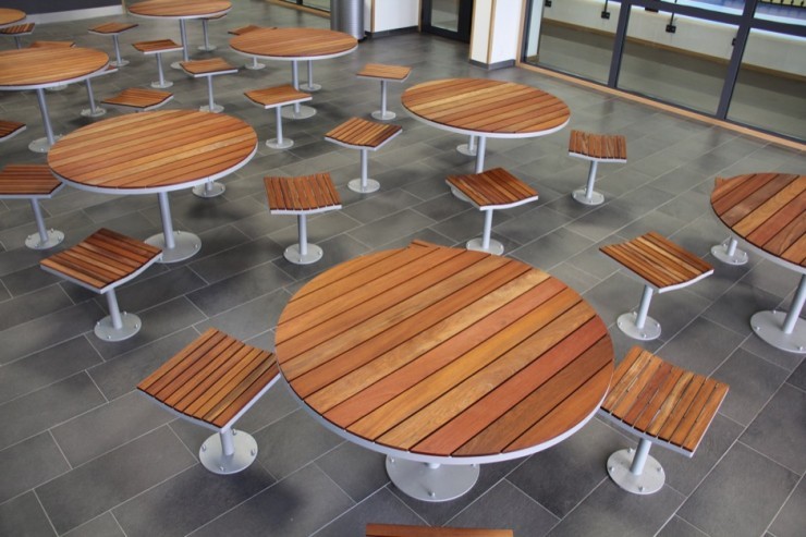 Parco tafel ook geschikt voor de openbare binnenruimte als kantines Parco tafel ook geschikt voor de openbare binnenruimte als kantines