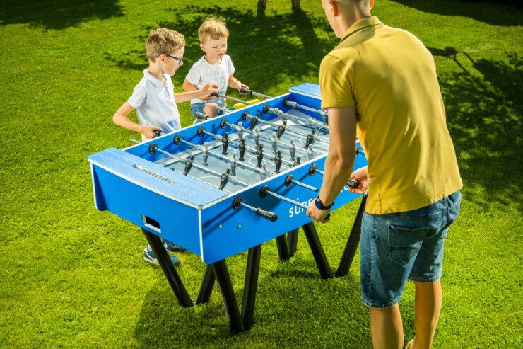 Lekker potje voetbal spelen aan deze outdoor voetbaltafel