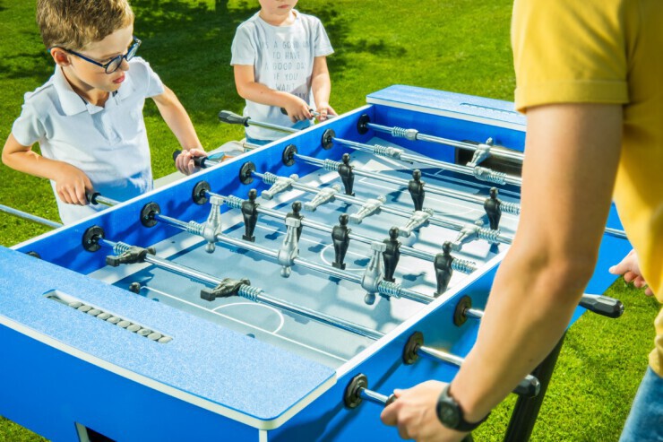 Voetbaltafel gemaakt van HPL en staal Voetbaltafel gemaakt van HPL en staal