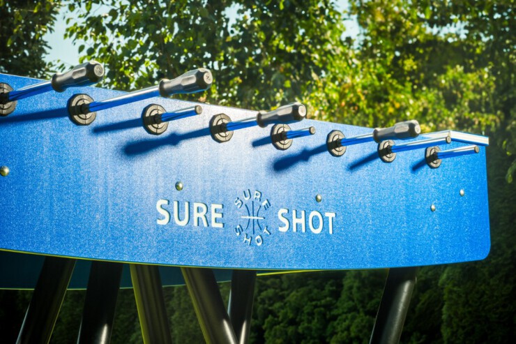 Voetbaltafel met sterke speelstangen Voetbaltafel met sterke speelstangen