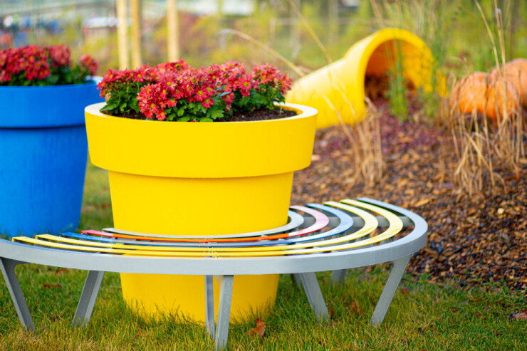 Zebra bank gemaakt van staal Gianto Classic bloempot van polyethyleen Zebra bank gemaakt van staal Gianto Classic bloempot van polyethyleen