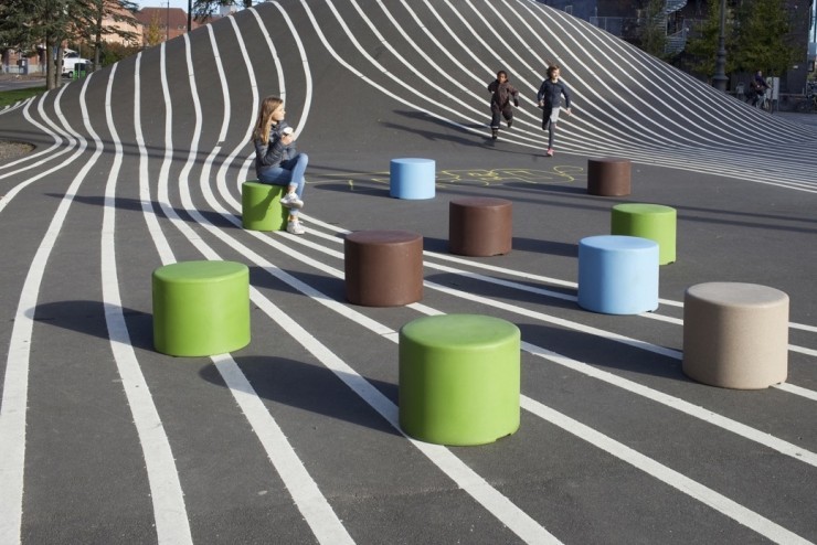 HopOp 500 kruk creëert een positieve en dynamische omgeving HopOp 500 kruk creëert een positieve en dynamische omgeving