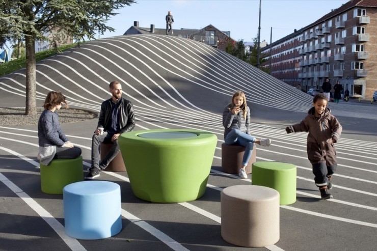 HopOp 500 kruk in combinatie met Loop family meubilair HopOp 500 kruk in combinatie met Loop family meubilair