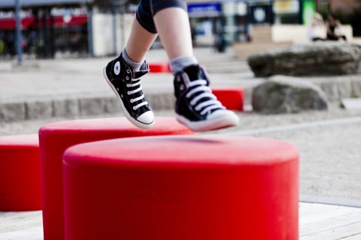 HopOp 500 kruk nodigt kinderen uit om te spelen HopOp 500 kruk nodigt kinderen uit om te spelen