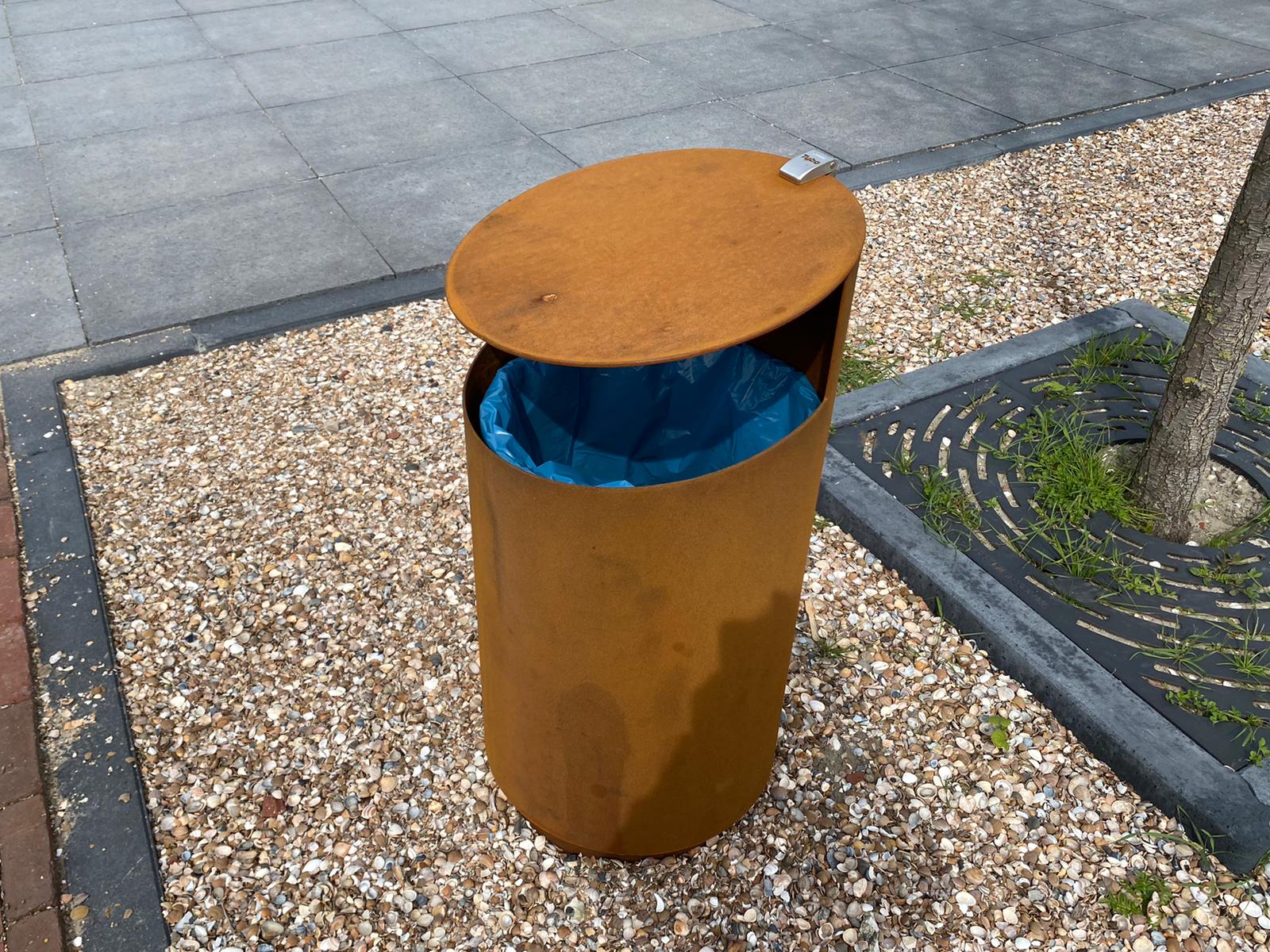 Tjinco Afvalbak afsluitbaar met automatisch slot en sleutel Tjinco Afvalbak afsluitbaar met automatisch slot en sleutel