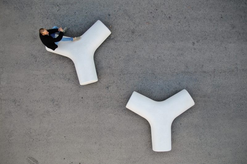 Cinnamon zitelement van gewapend beton Cinnamon zitelement van gewapend beton