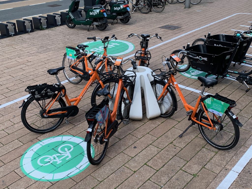 verfrommeld Berekening broeden Jello Fietsparkeren | Fietsenrek en afzetting van beton | Tjinco