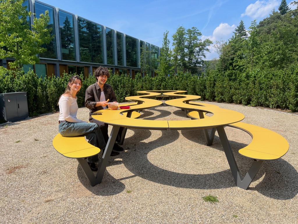 King Arthur picknicktafel - geel - hogedruklaminaat - schoolplein