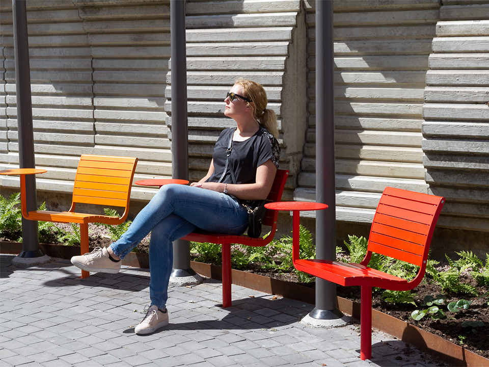 Parco stoel met bijzettafeltje - relaxen en werken in de buitenruimte