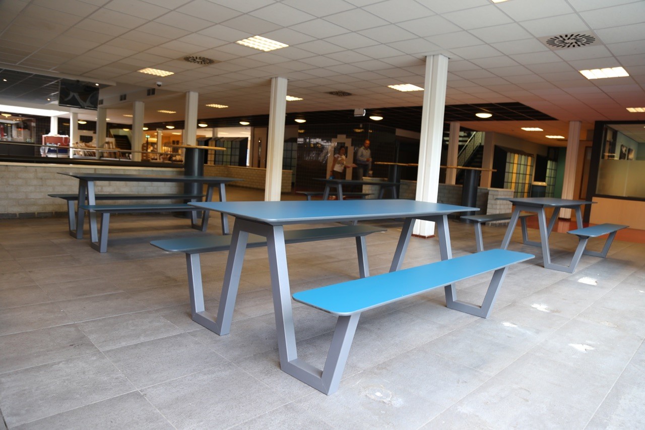 Picnic HPL picknicktafel binnen op school Picnic HPL picknicktafel binnen op school